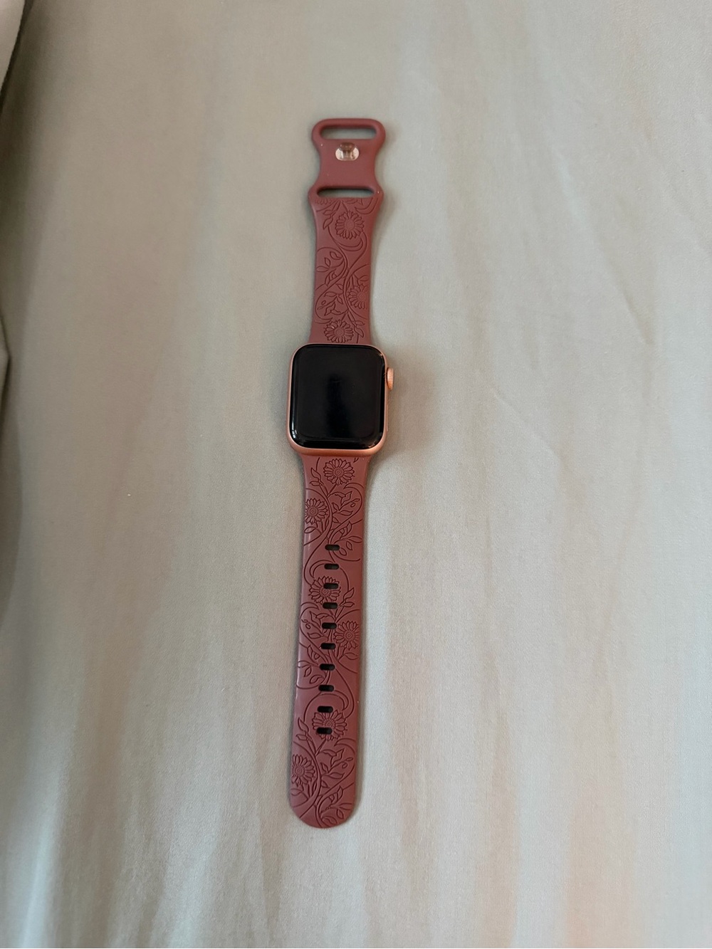 Apple Watch Gold Series 4 16GB with Original Charger & Watch Covers & Bands